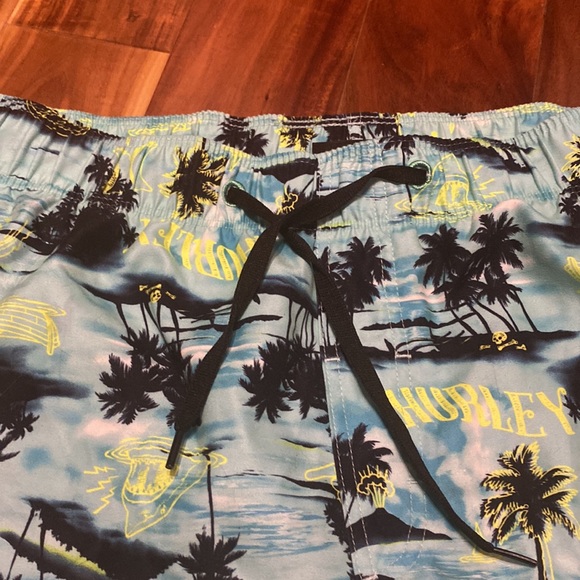 Boy’s Size 18 Tropical Swim Shorts - Picture 3 of 7